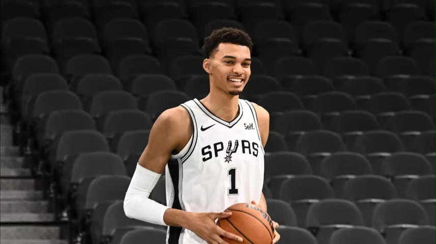 德信体育平台- 马刺文班亚马首秀惊艳，法国天才改写球探报告  